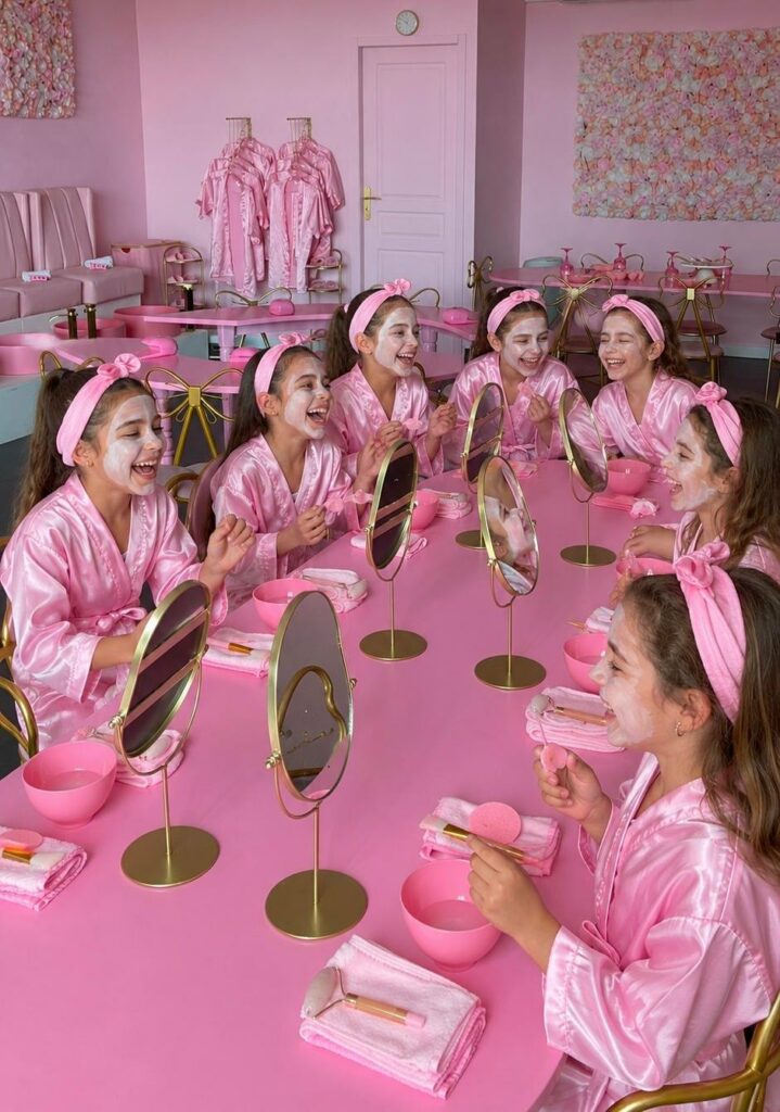 Atelier Création Makeup : initiation au maquillage pour adolescentes au Royaume des Princesses